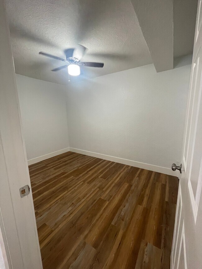Building Photo - 646 Latona Ave