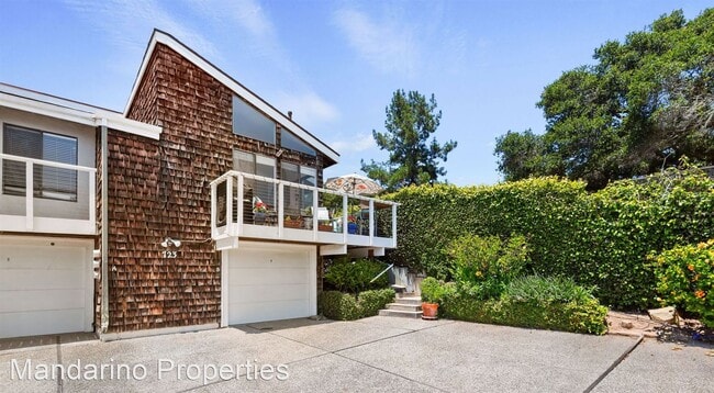 Building Photo - 2 br, 2 bath House - 723 East Victoria Str...