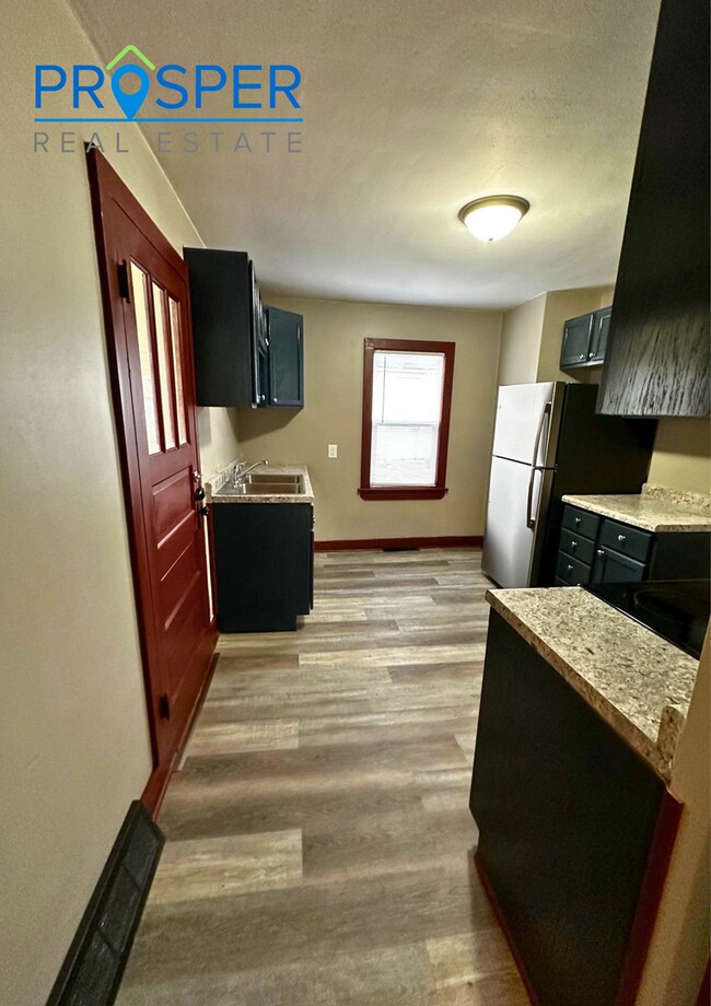 Building Photo - OM1104