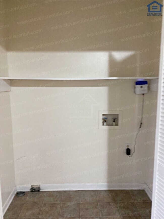 Foto del edificio - 328 Oriole Dr