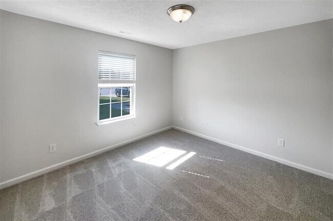Building Photo - Single family 3 bedroom 2 bath house