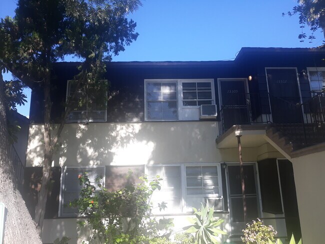 upper unit for rent - 13309 Valleyheart Dr N