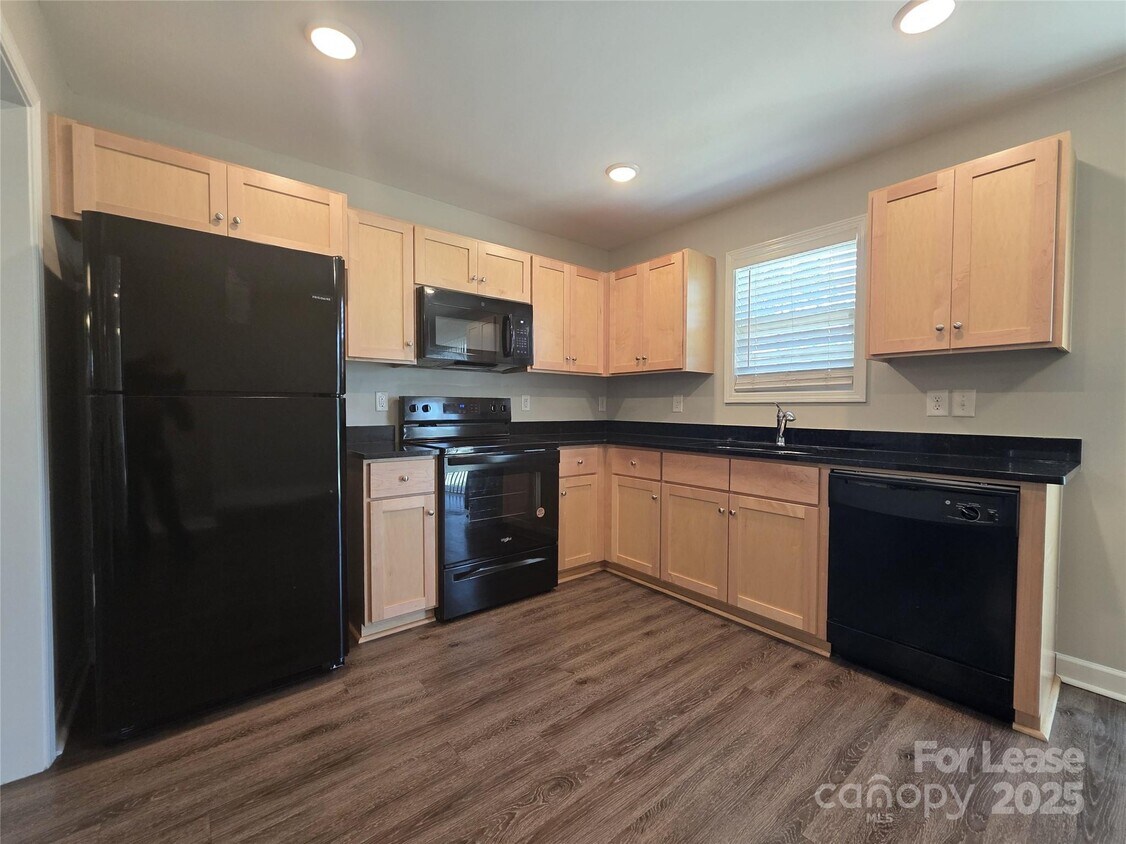 Foto principal - 319 Kimball St