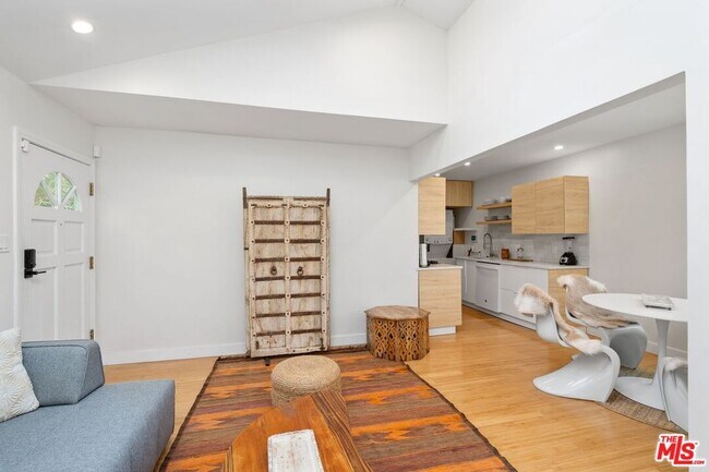 Foto del edificio - 623 Rose Ave
