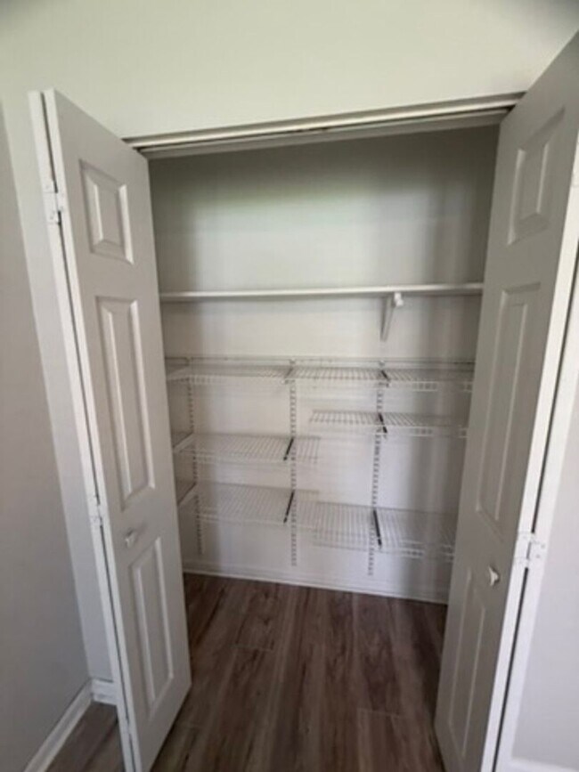 Foto del edificio - 4 Bed 2 Bath Move In Available 8/24