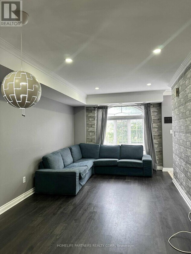 Photo principale - 605-605 Shoreline Dr