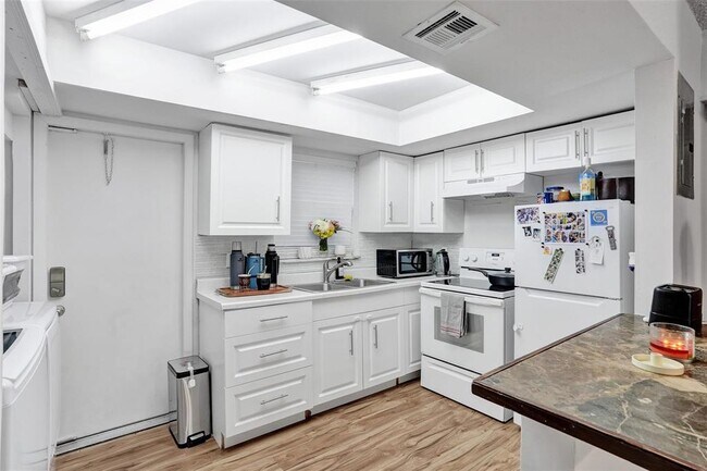 Foto del edificio - 4240 NW 21st Ave