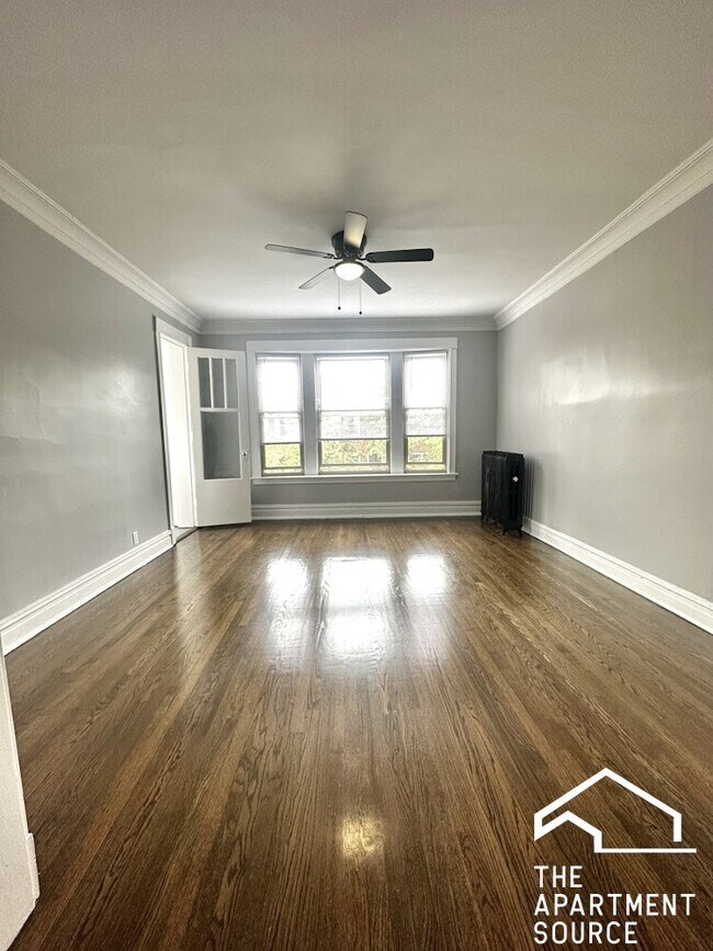 Building Photo - 1216 W Rosemont Ave