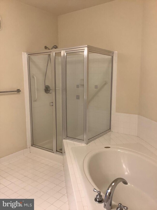 Foto del edificio - 7871 Rolling Woods Ct