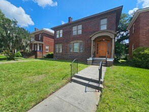 Building Photo - 515 E 49th St