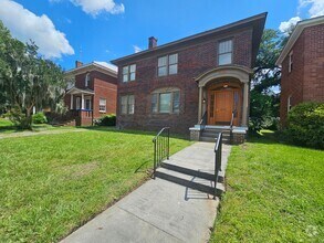 Building Photo - 515 E 49th St