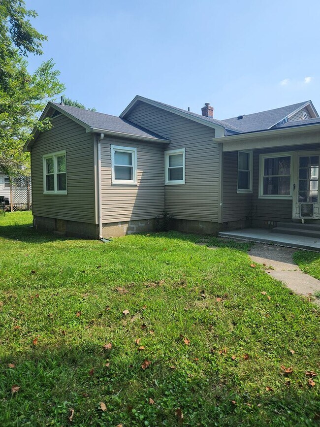 Building Photo - Updated Bungalow