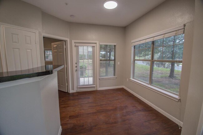 Foto del edificio - 2320 Gracy Farms Ln