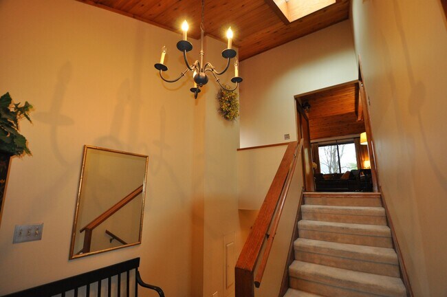 Foto del edificio - 55 Murray Hill Woods Rd