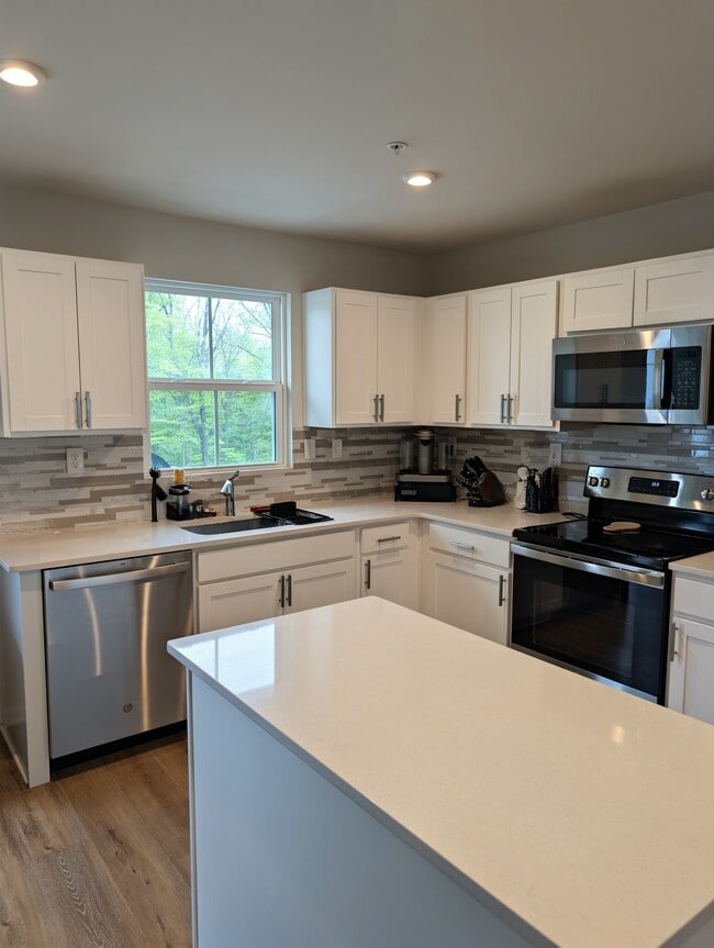 Kitchen Angle - 121 Van Fleet Cir