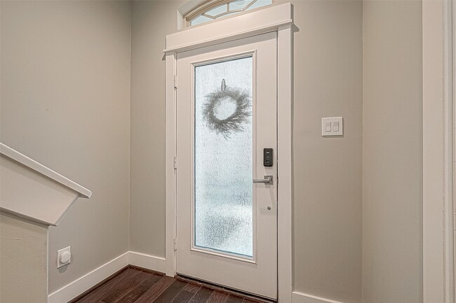 Building Photo - 712 Clark St