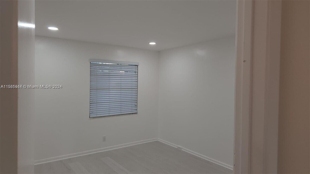 Building Photo - 13455 SW 9th Ct