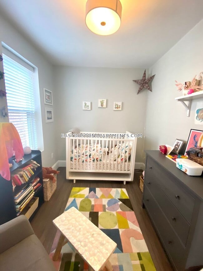 Building Photo - 147 Cottage St