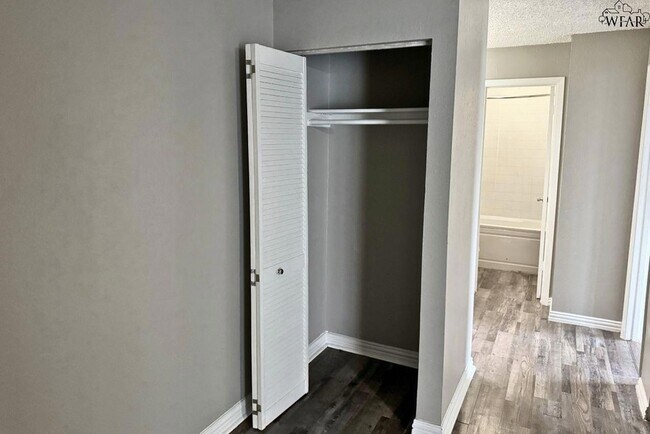 Building Photo - 2612 Southwest Pkwy