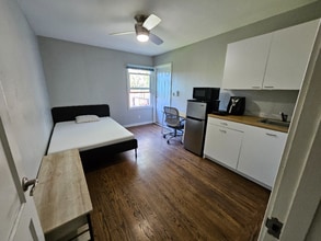 Building Photo - 512 Bayview Ave