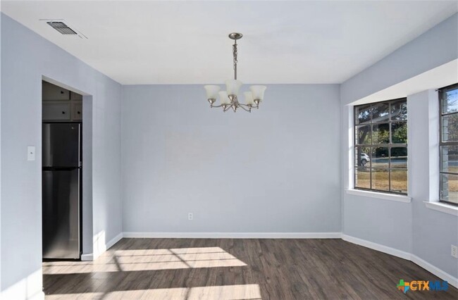 Foto del edificio - 1708 S Ann Blvd