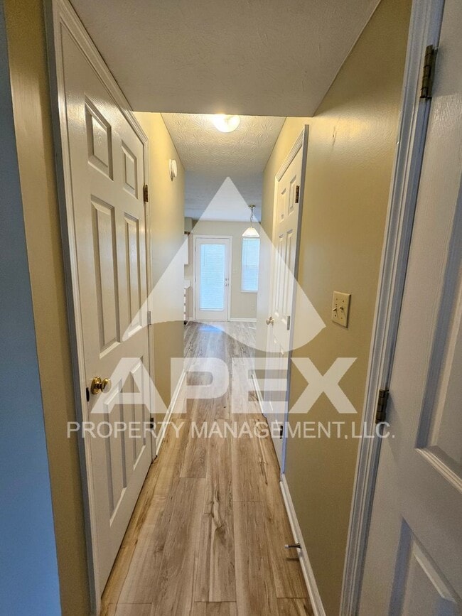 Foto del edificio - MOVE-IN SPECIAL, $1 RENT!! - Spacious 2Bd - 1.5 Ba Town Home---WEST--CEDAR BLUFF!