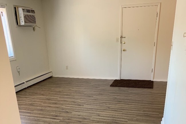Building Photo - 1486 Russell Dr