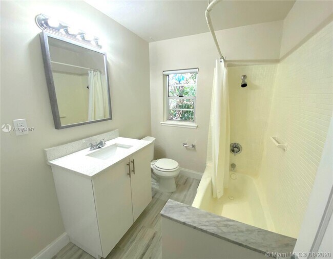 Building Photo - 1605 E Broward Blvd