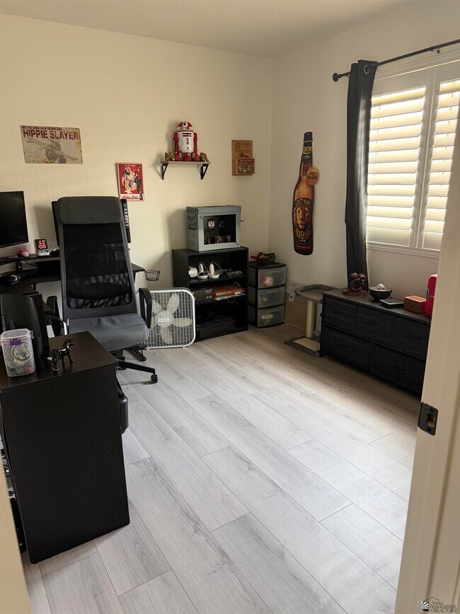 Foto del edificio - 4428 S Cholla Wy