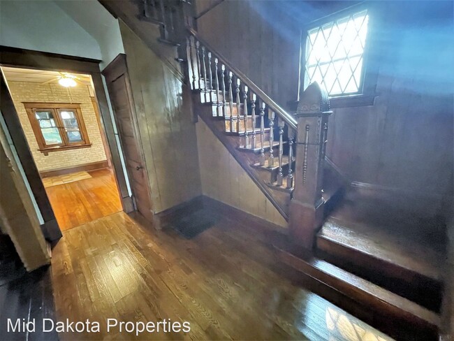 Building Photo - 4 br, 2 bath House - 101 E Douglas