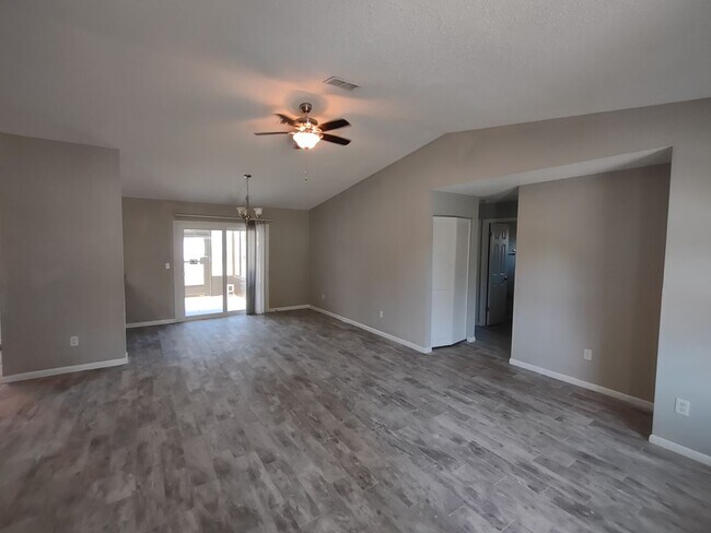 Foto del edificio - Indian Trails 3 Bedroom 2 Bath!