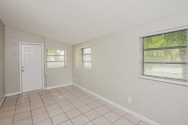 Foto del edificio - 1901 NW 152nd St