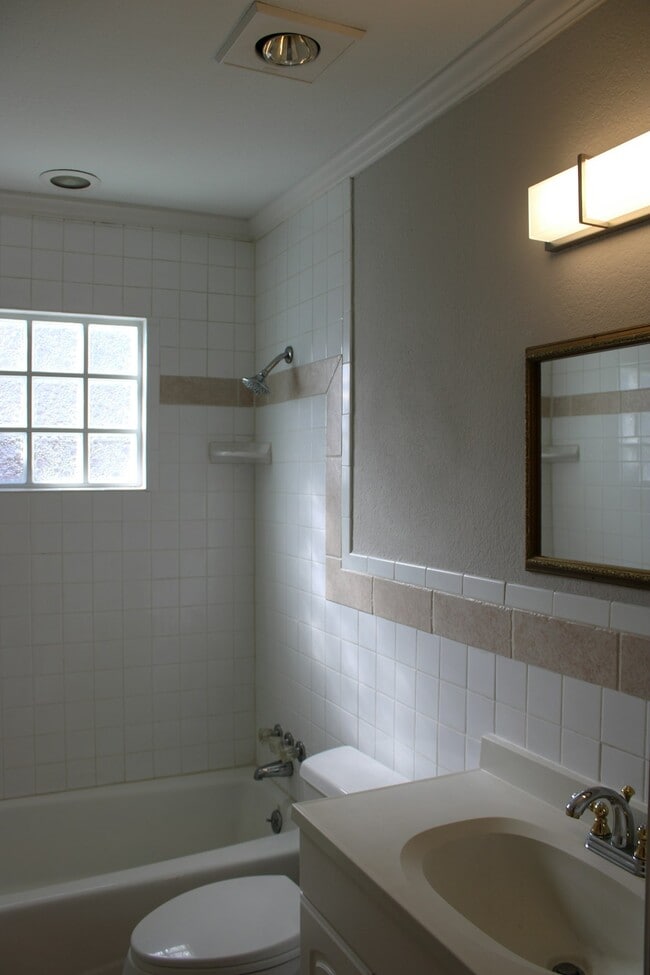 Building Photo - 10622 Hermosa Dr