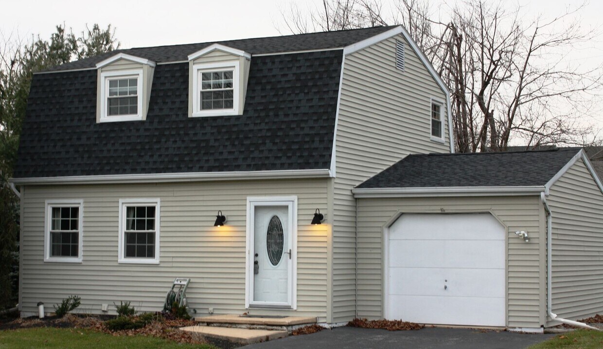 Foto principal - 443 Hillside Dr
