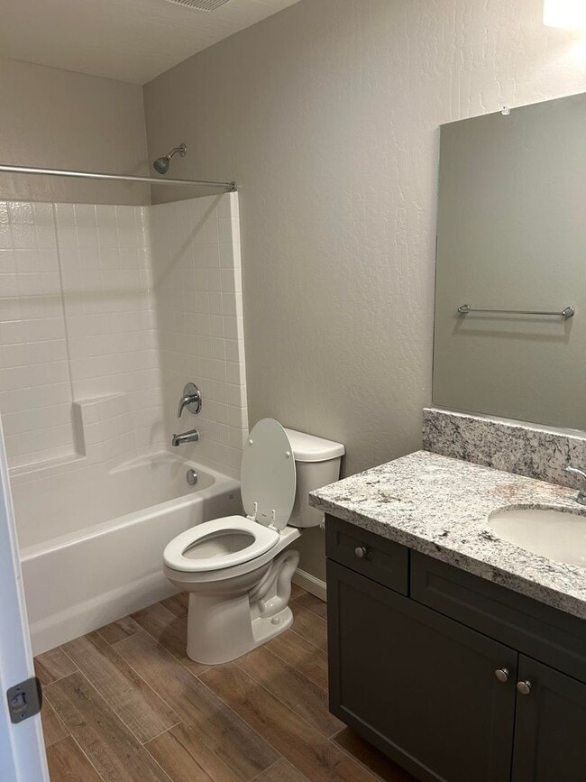 Building Photo - 3 BR 2 BA Available Now