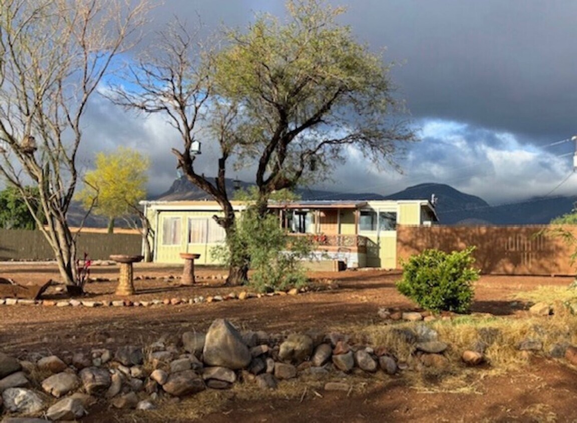 1/2 Off First Month Rent Till December 31s... - Charming Remodeled Bungalow on 1 Acre