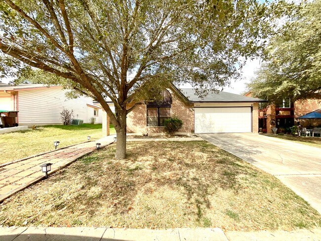 Foto del edificio - Spacious 3-Bedroom, 2-Bath Home With Fireplace, Fenced Backyard, and Two-Car Garage!