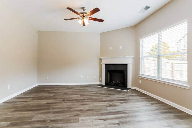 Building Photo - 987 Grenier Terrace NE
