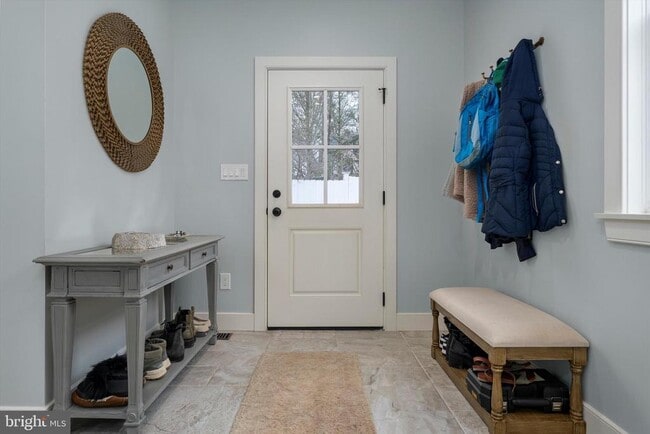 Building Photo - 3741 River Rd