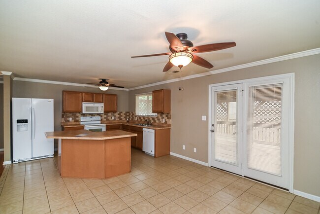 Foto del edificio - 15337 Tyler Mill Dr