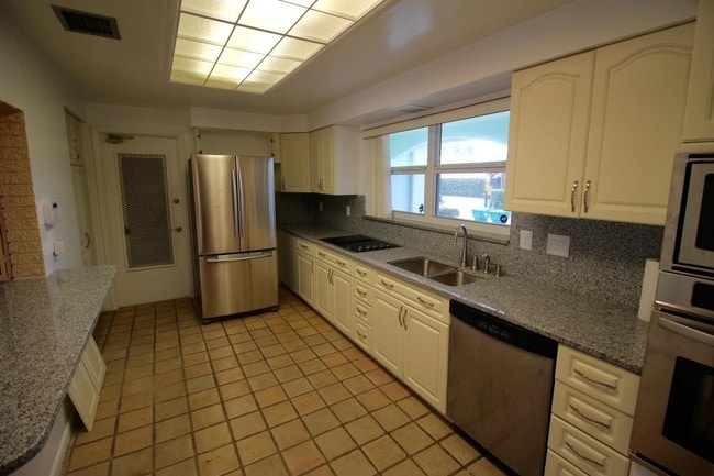 Building Photo - 1241 Emerald Ln