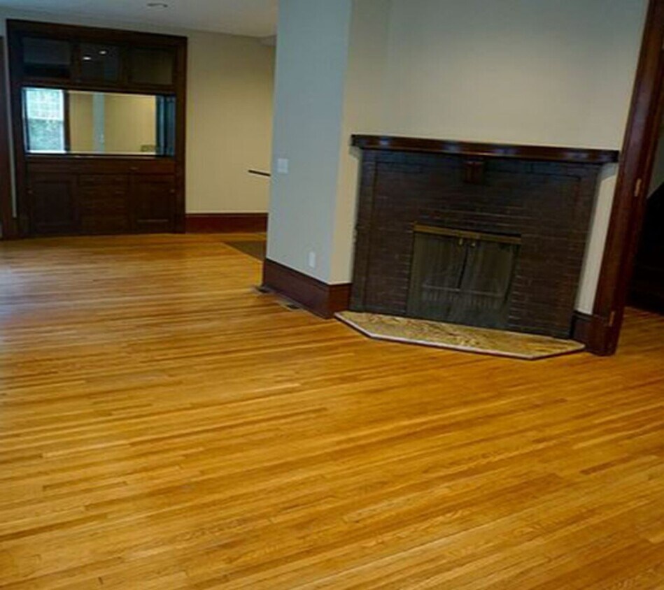Building Photo - Affordable six bedroom house close to U of...
