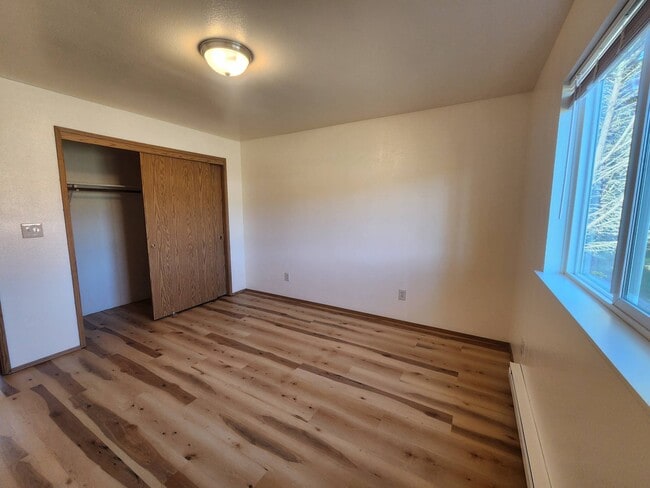 Building Photo - 549 Fern Ave