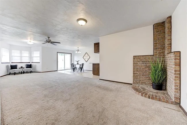 Building Photo - 216 Klondike Dr