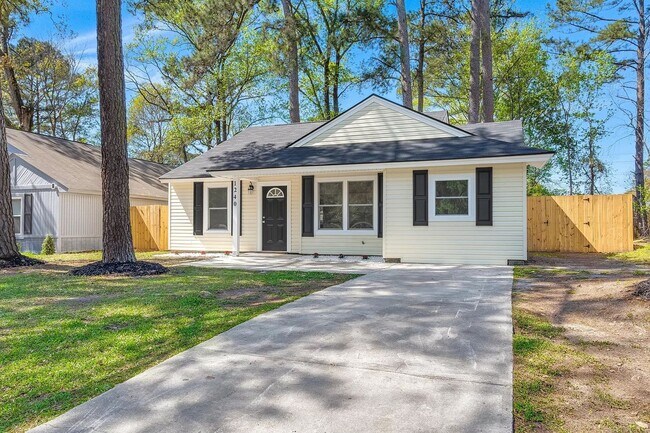 Building Photo - Renovated Ladson Home for Rent