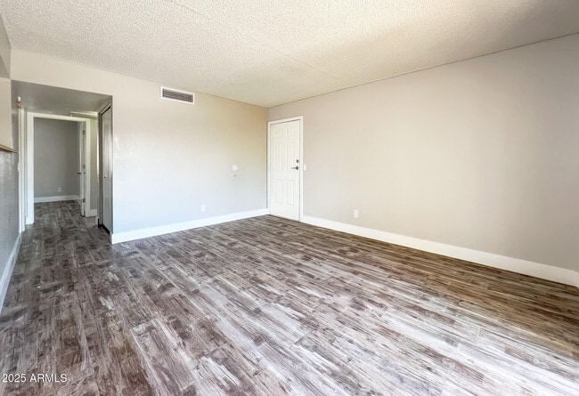 Building Photo - 616 S Hardy Dr