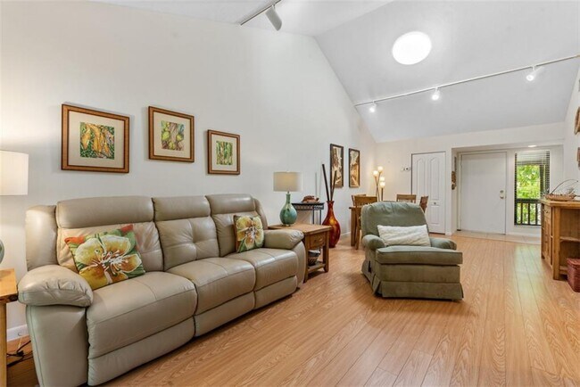 Building Photo - 1626 Brookhouse Dr