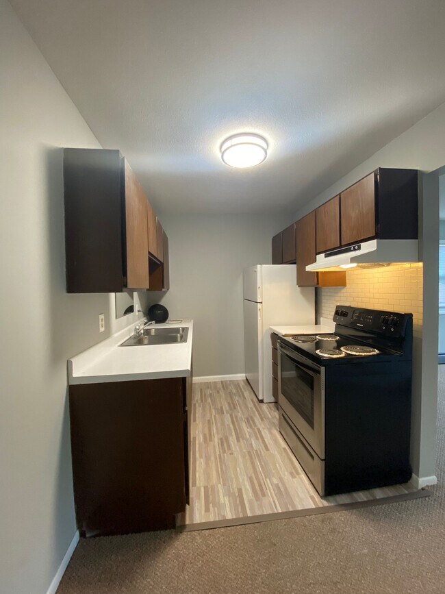 Kitchen from dining - 5215 Main St E