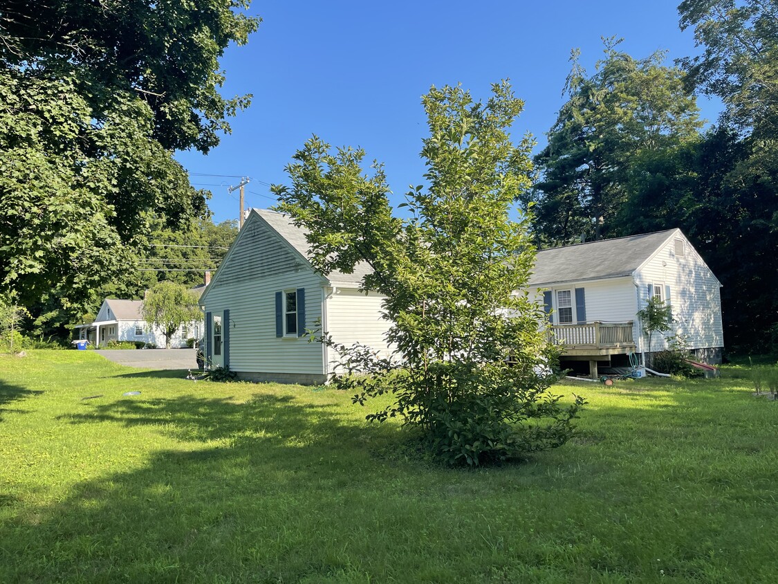 Primary Photo - 984 E Pleasant St