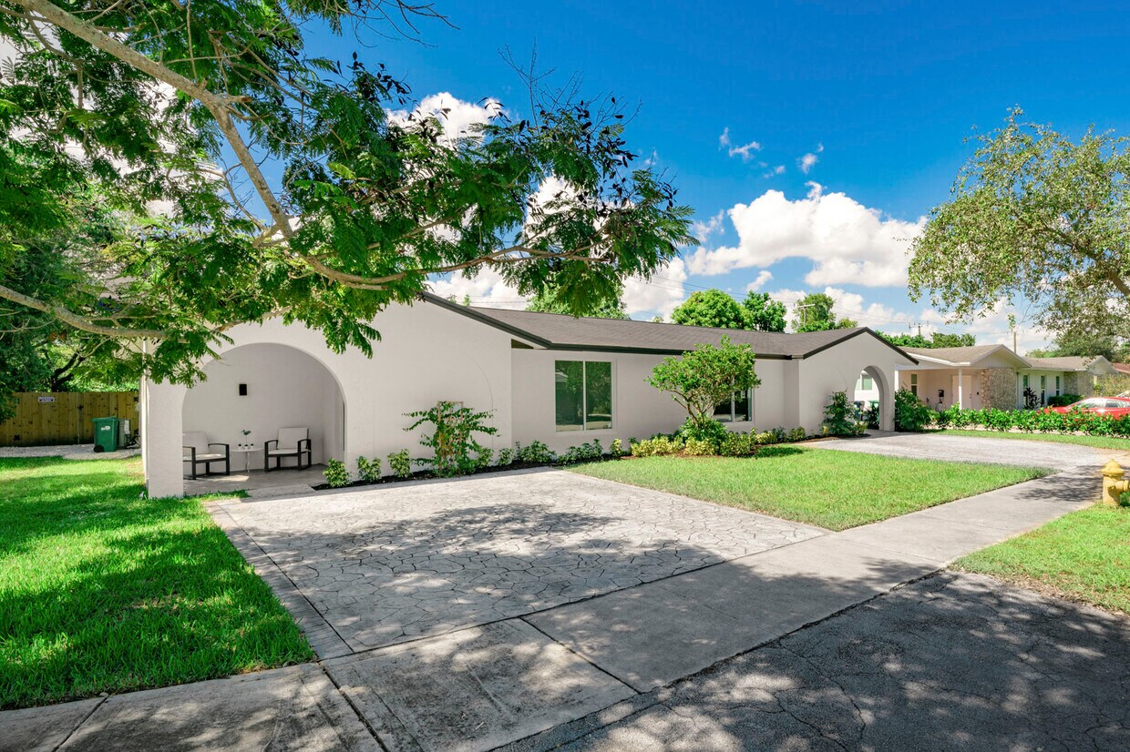 11692 SW 81st Rd, Pinecrest, FL 33156 Townhome Rentals in Pinecrest